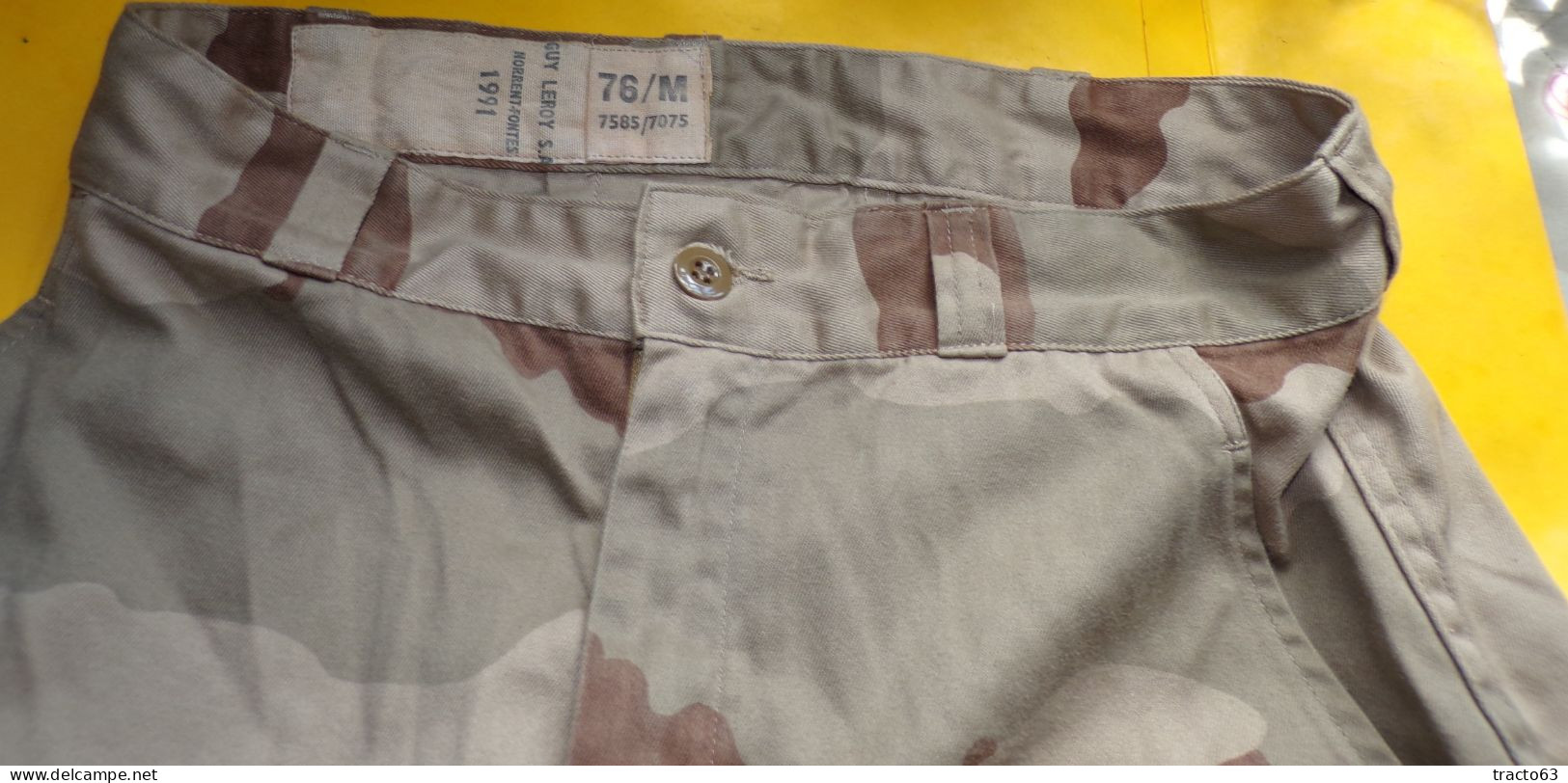 PANTALON CAMOUFLE DE COULEUR SABLE  DE L'ARMEE FRANCAISE DE LA PERIODE GUERRE DU GOLFE , FABRICATION FRANCAISE GUY LEROY - Equipement