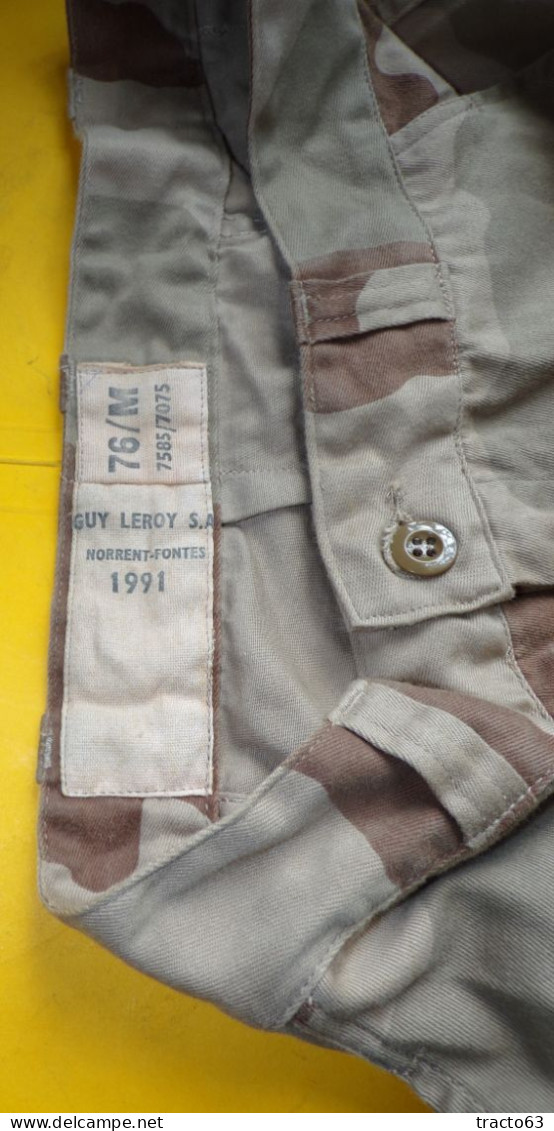 PANTALON CAMOUFLE DE COULEUR SABLE  DE L'ARMEE FRANCAISE DE LA PERIODE GUERRE DU GOLFE , FABRICATION FRANCAISE GUY LEROY - Equipement