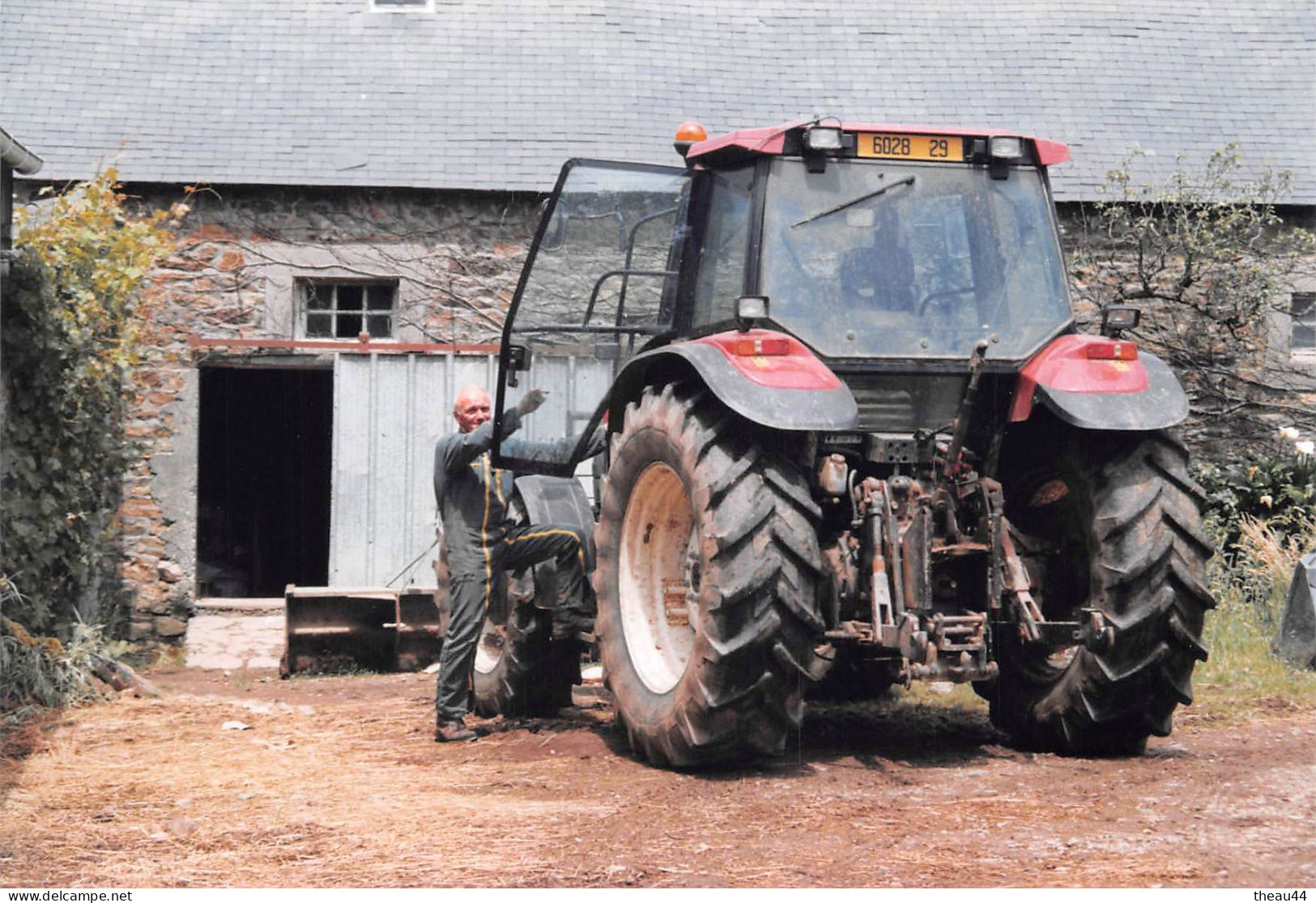 ¤¤   -   AGRICULTURE  -  Lot De 2 Clichés D'un TRACTEUR  -  Agriculteur, Ferme       -   ¤¤ - Tractors