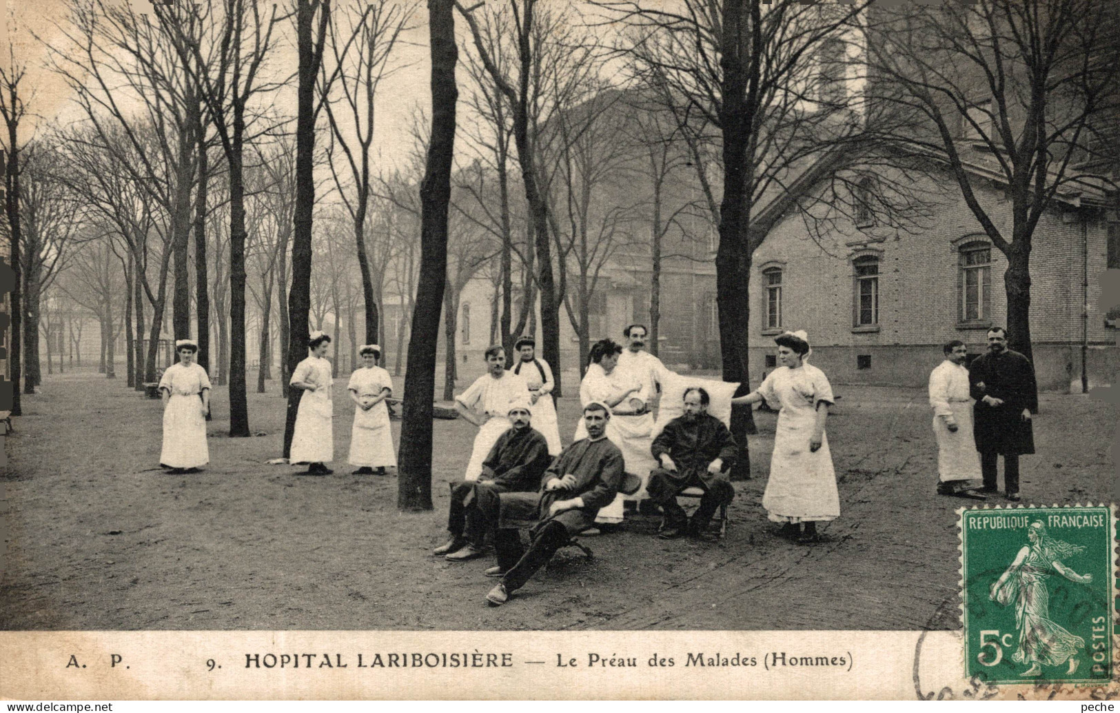 N°105763 -cpa Hôpital Lariboisière -le Préau Des Malades- - Santé