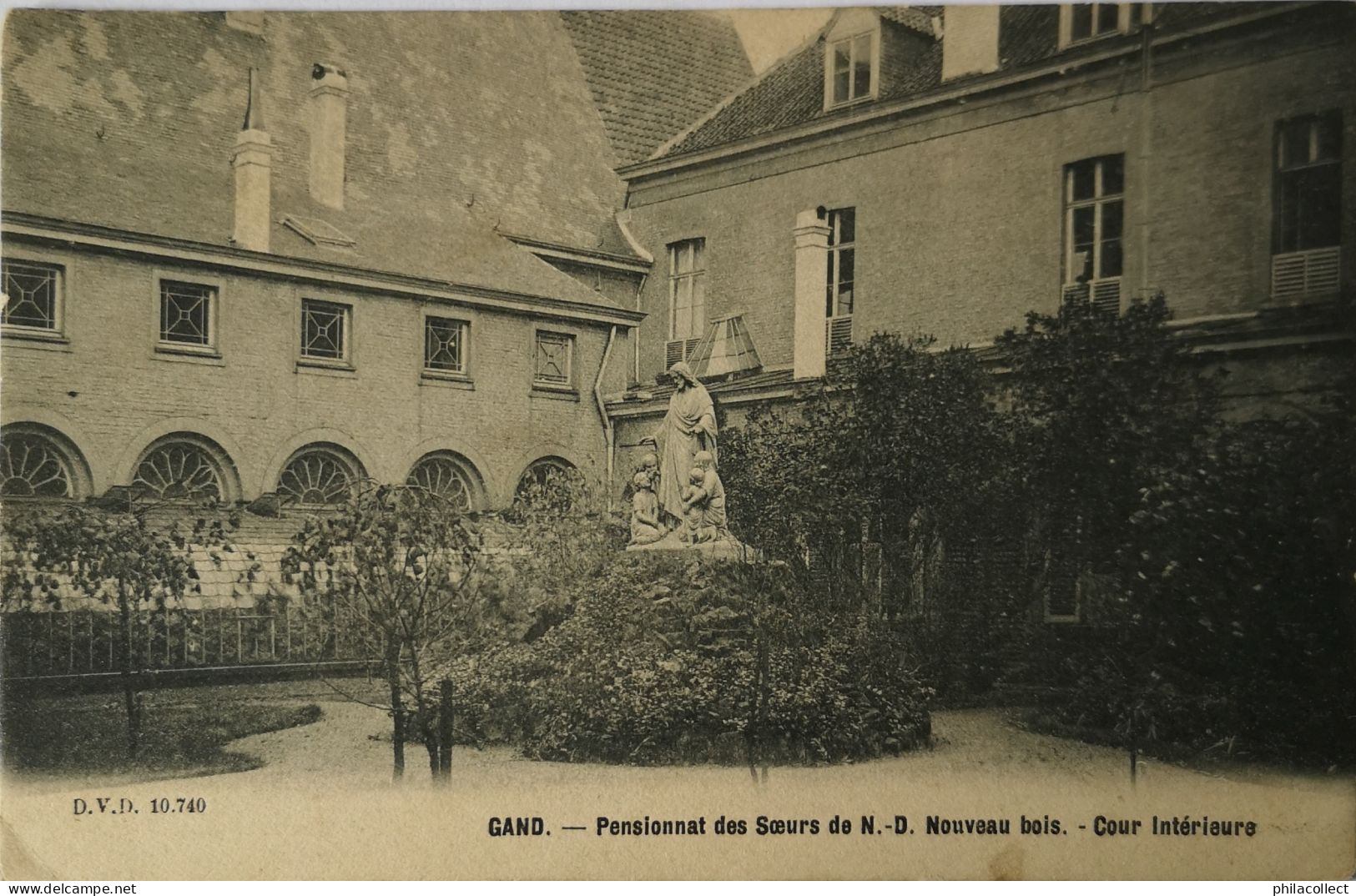 Gent - Gand  // Pensionnat Des Soeurs De N-D. Nouveau Bois (Cour Interieure) Ca 1900 - Gent