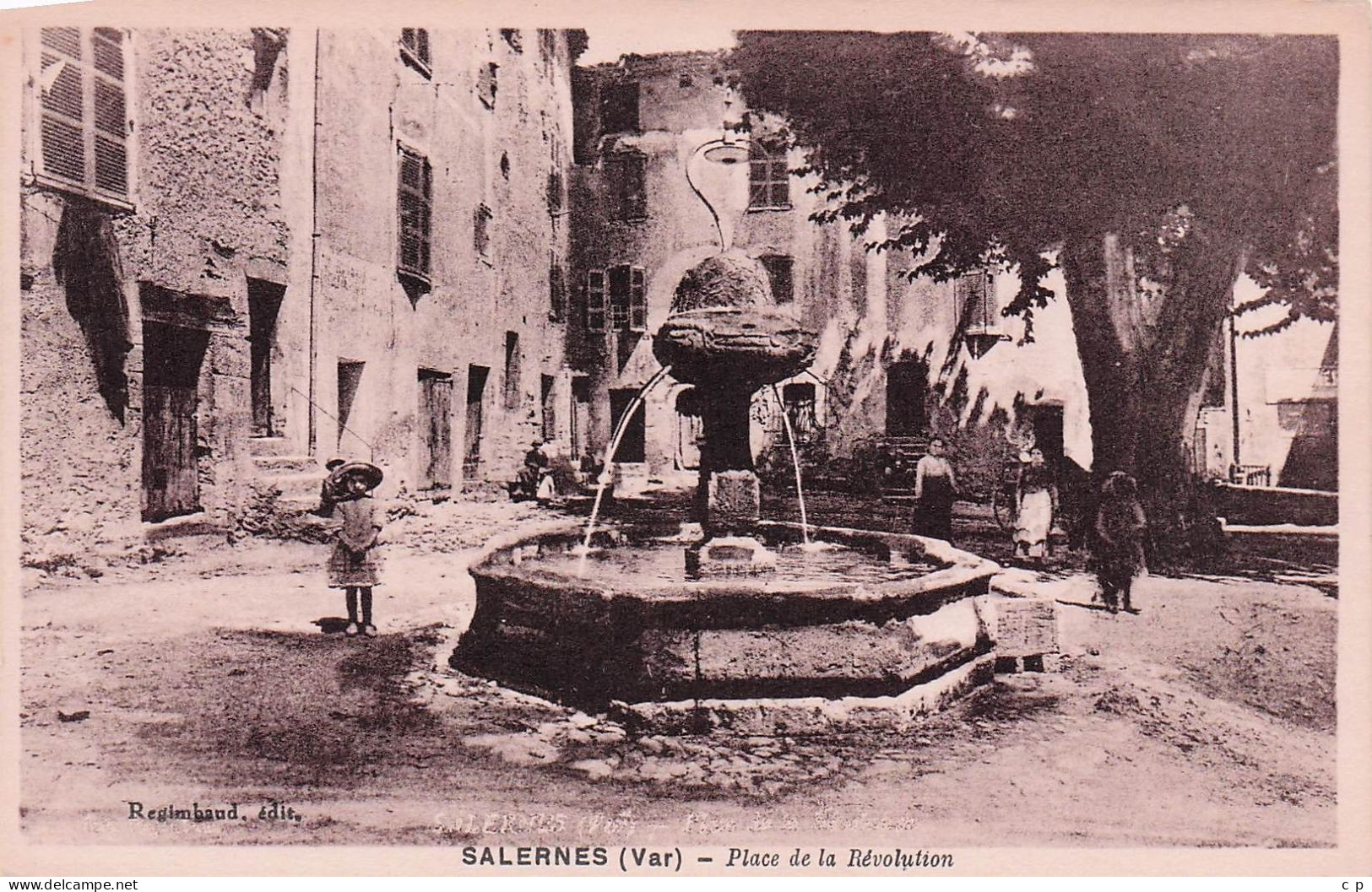 Salernes - Fontaine    -  Place Revolution - CPA °J - Salernes