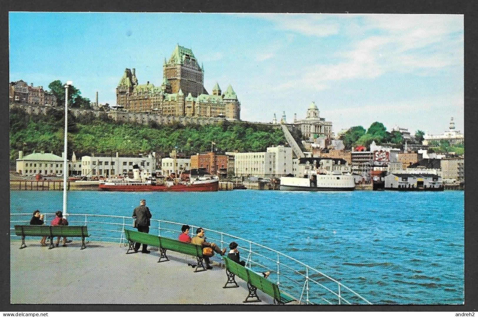 Québec Château Frontenac Photo Prise à Bord D'un Traversier Cité De Québec Vous Souhaite La Bienvenue  Photo Laval Coüet - Québec - Château Frontenac