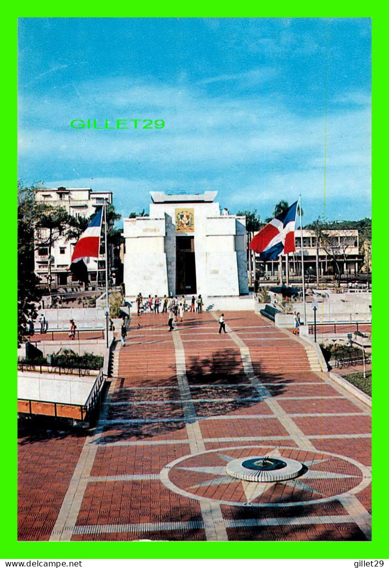 SANTO DOMINGO, RÉPUBLIQUE DOMINICAINE - RE-FORMED INDEPENDENCE PARK - LIBRERIA GARCIA - FORO, FERNANDO  LIRIANO - - Dominican Republic