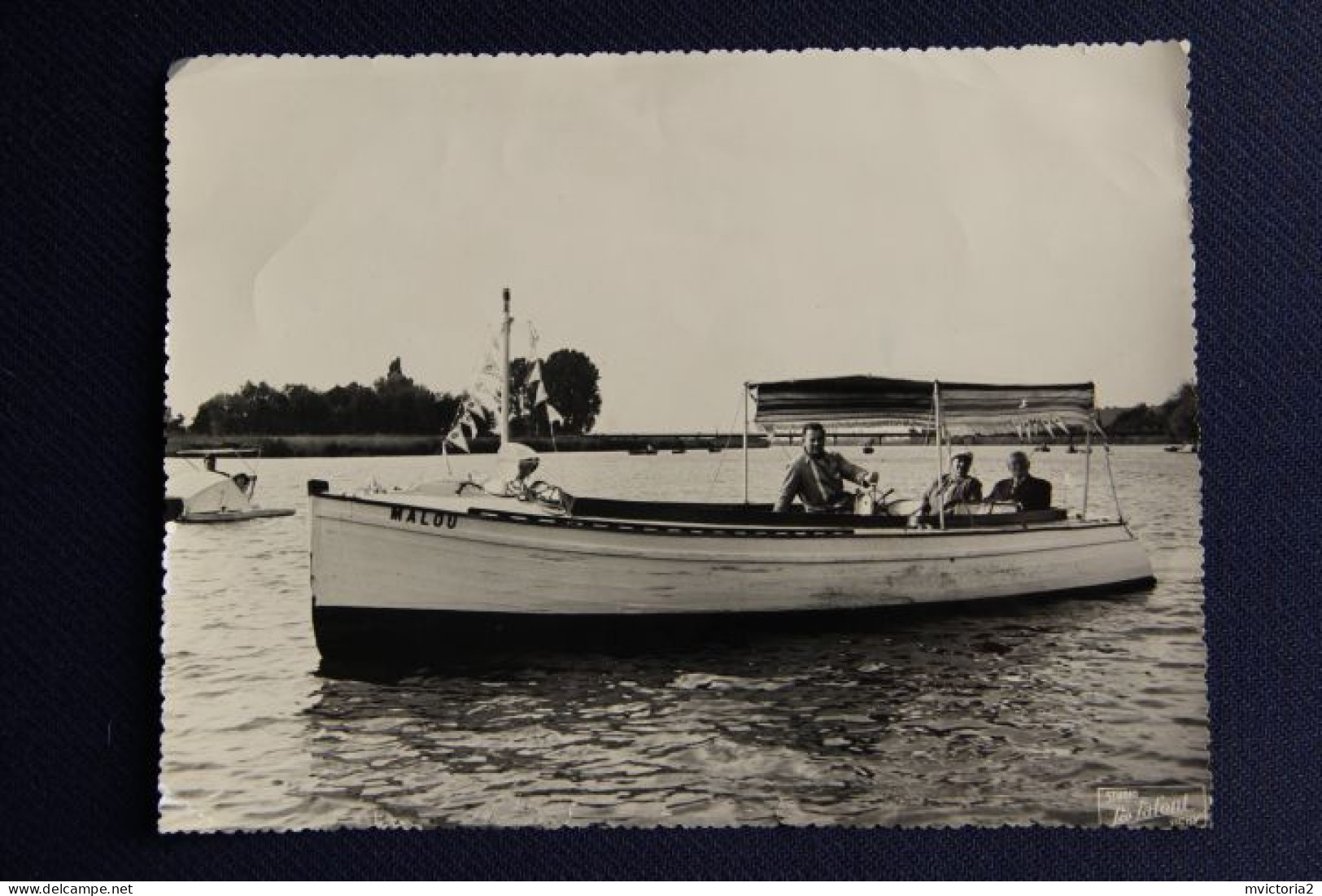 VICHY - Bateau Promenade Sur Le Lac - Bateaux