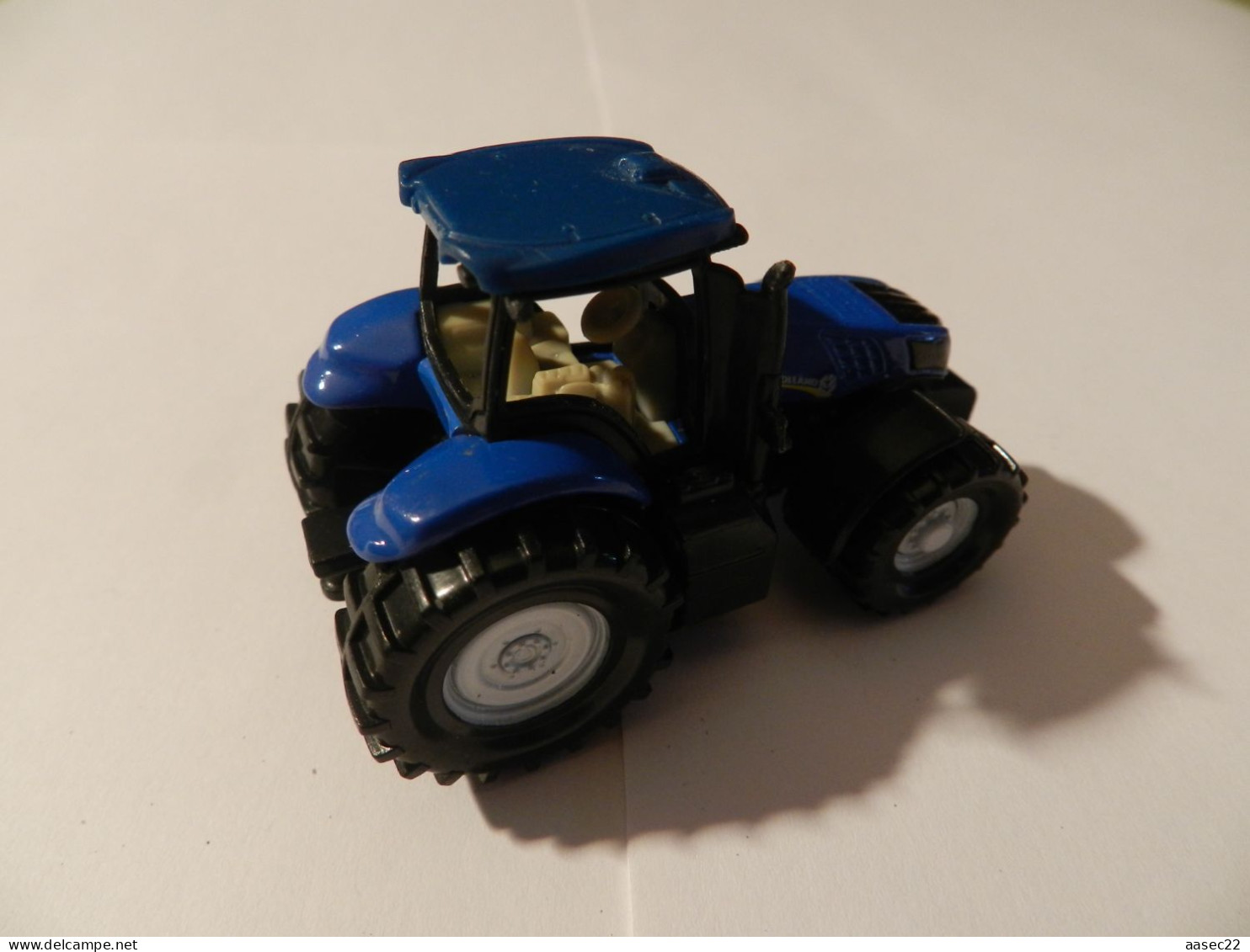 SIKU Tractor New Holland   ***  3884  *** - Echelle 1:87