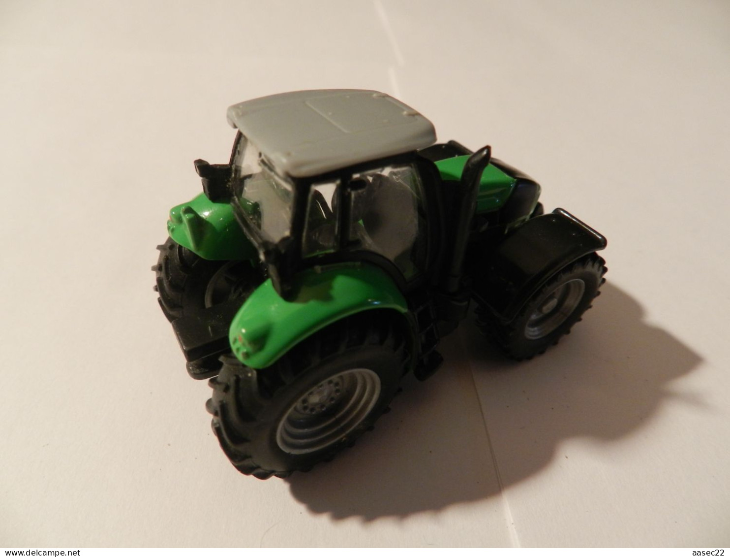SIKU Tractor Deuts Agrotron Plus Cow Trailer   ***  3891  *** - Echelle 1:87