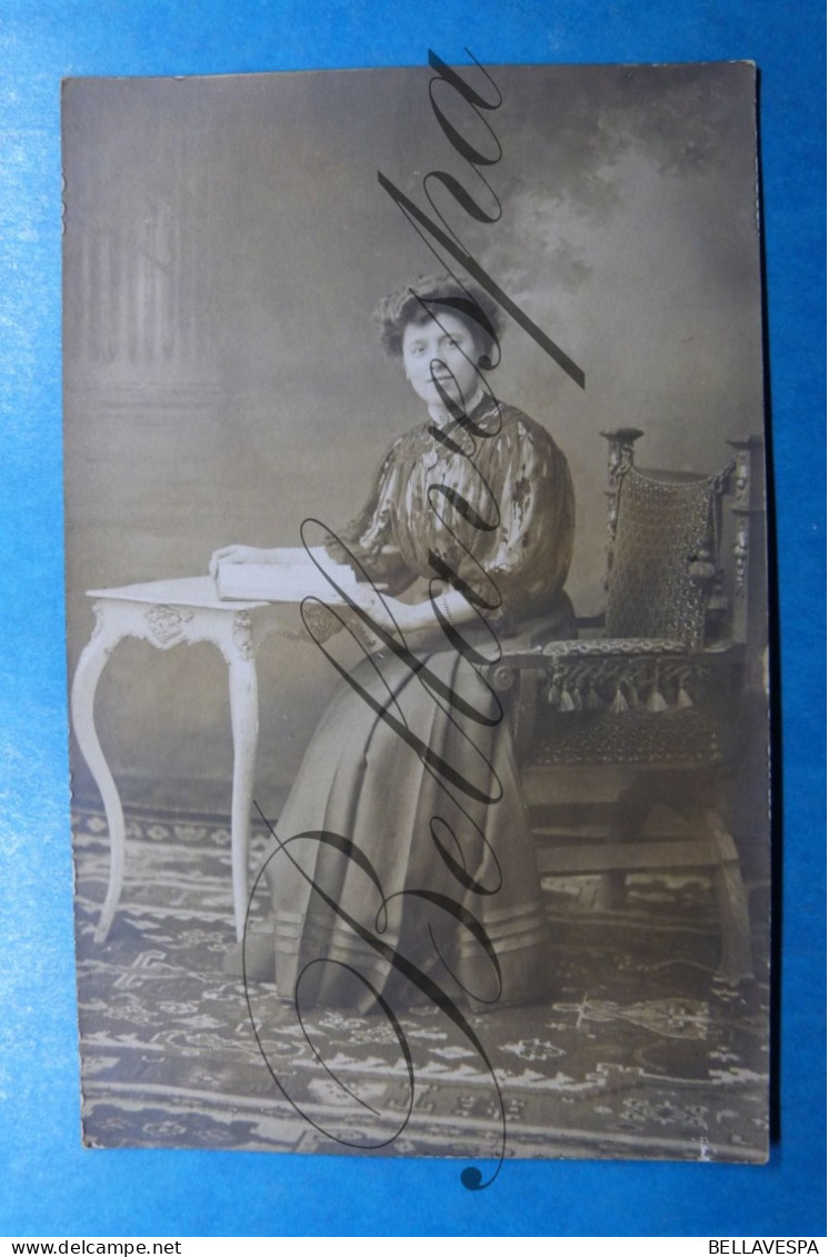 Carte Photo Studio  Antwerpen 1908 "Bertha Van De Kerkhove" Aan Vriendin  "Céline Dael" - Genealogie