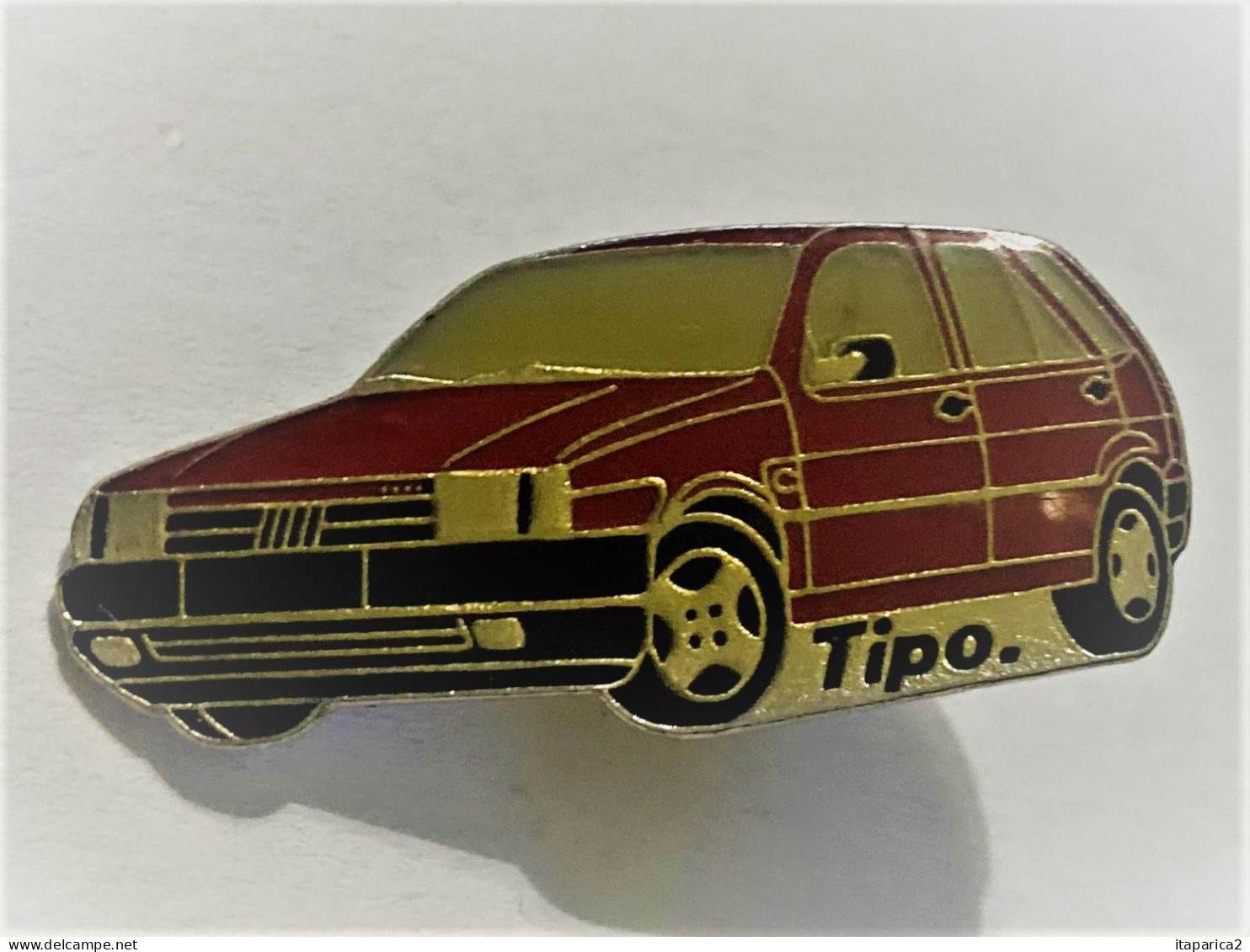 PINS AUTOMOBILE FIAT TIPO ROUGE   / 33NAT - Fiat