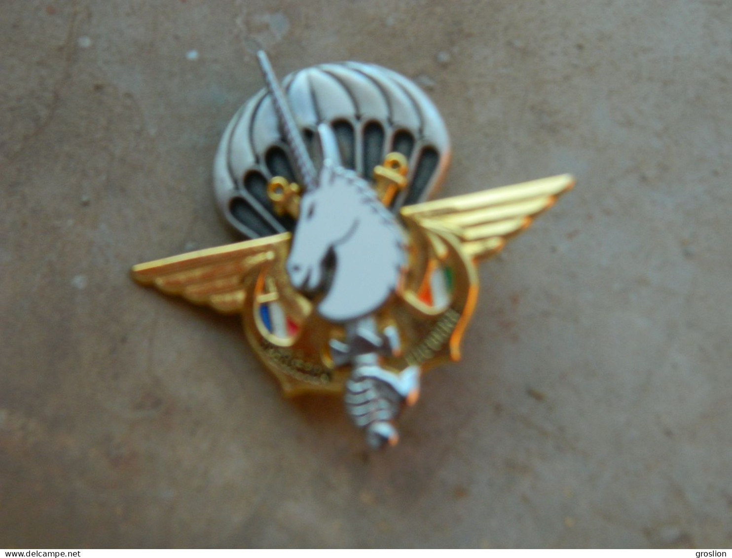 INSIGNE MILITAIRE OPERATIONS EXTERIEURES OPERATION LICORNE MATRICULE SERIE J 10 E MANDAT - Luftwaffe