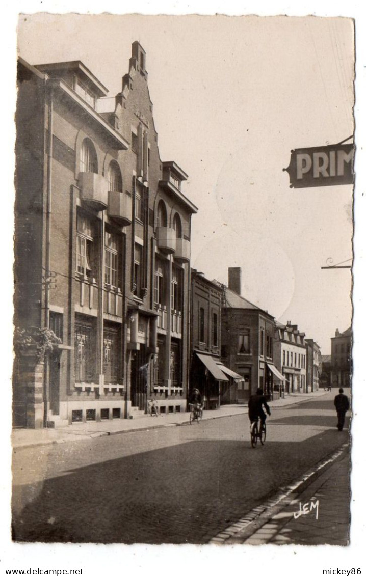 FOURMIES--1955--La Poste Et La Rue Saint Louis (animée, Vélos)--cachet LE BOURGET +griffe INCONNU - Fourmies