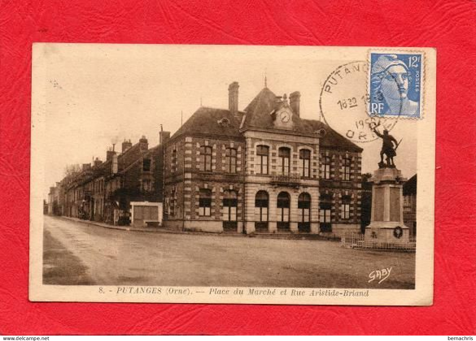 PUTANGES                Place Du Marché Et Rue Aristide - Briand                     61 - Putanges