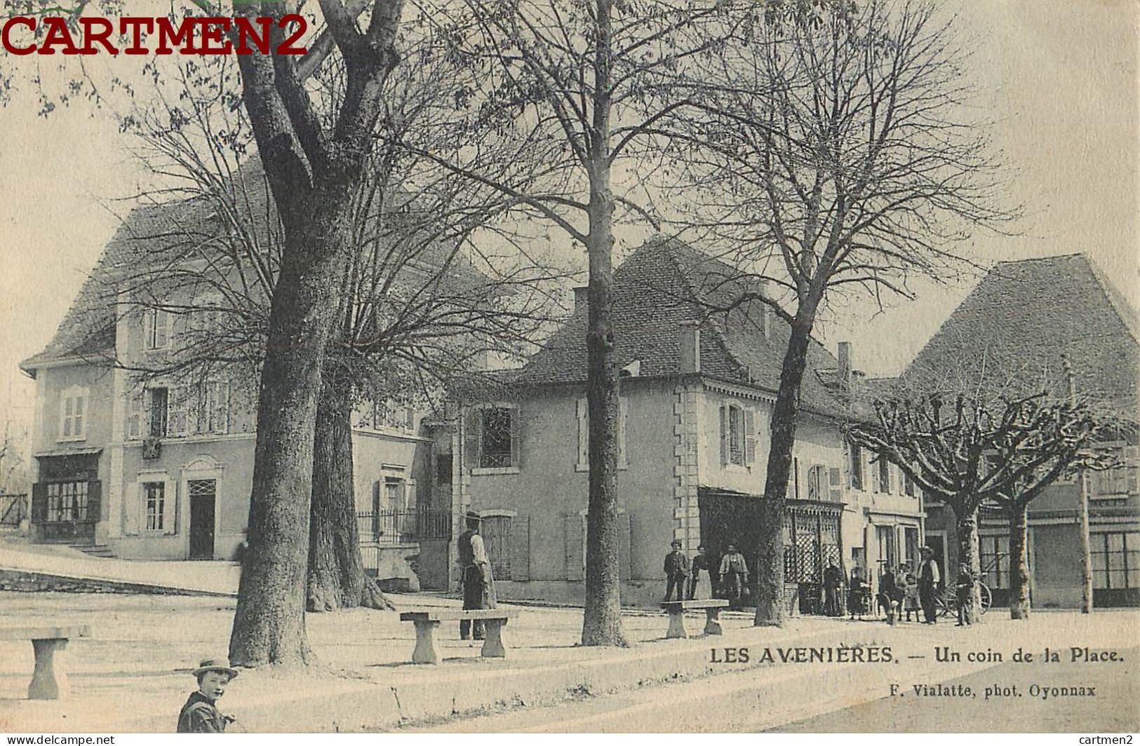 LES AVENIERES UN COIN DE LA PLACE 38 ISERE  - Les Avenières