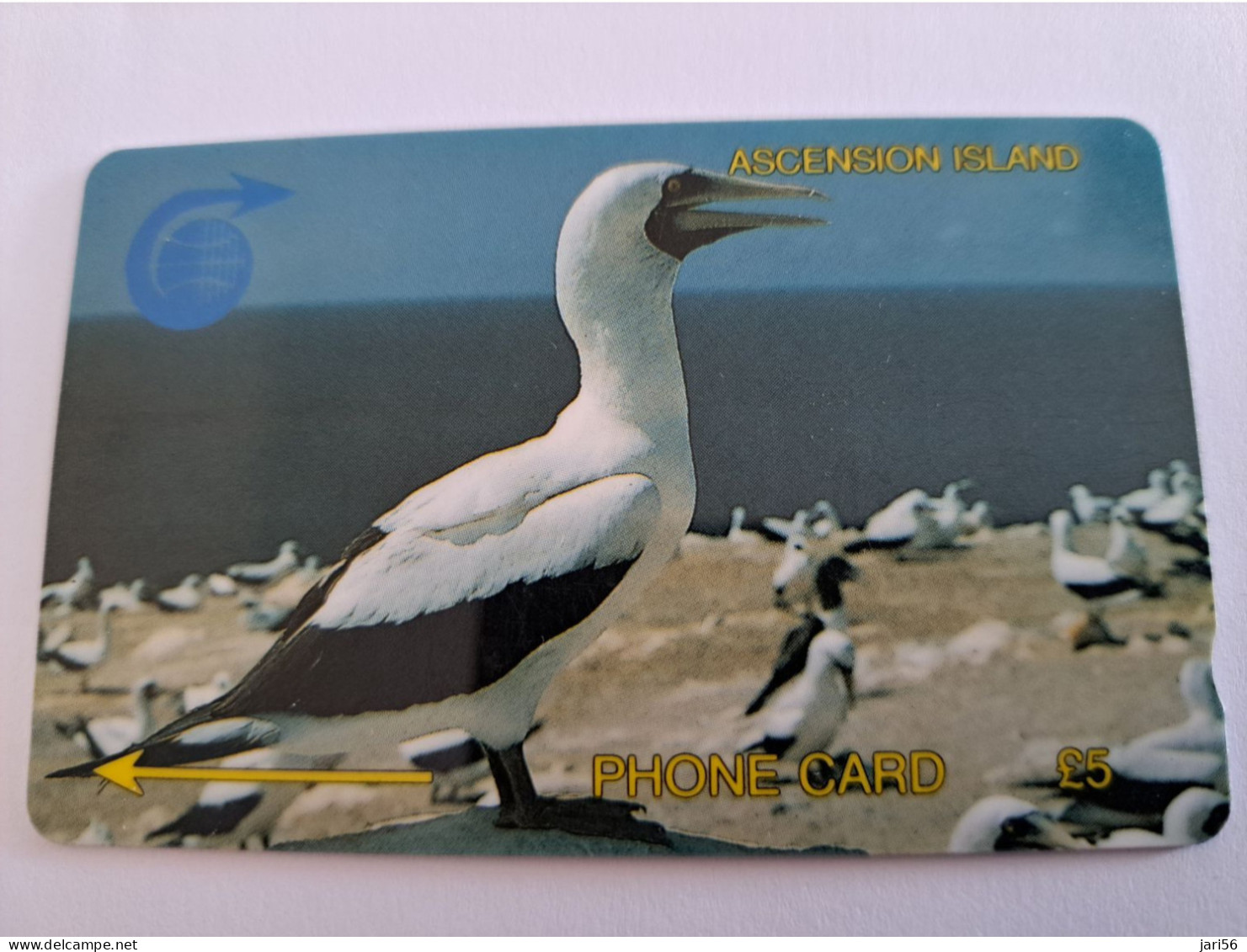 ASCENSION ISLAND   5 Pound Bird  White BOOBY BIRD 5CASA / SILVER STRIP/    Old  Logo C&W **13662** - Islas Ascensión