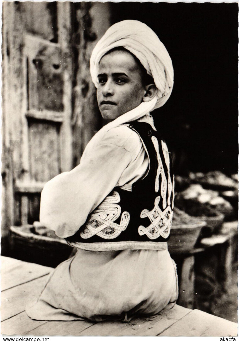 PC AFGHANISTAN, KANDAHAR, BOY IN TRADITIONAL COSTUME, Modern Postcard (b48154) - Afganistán