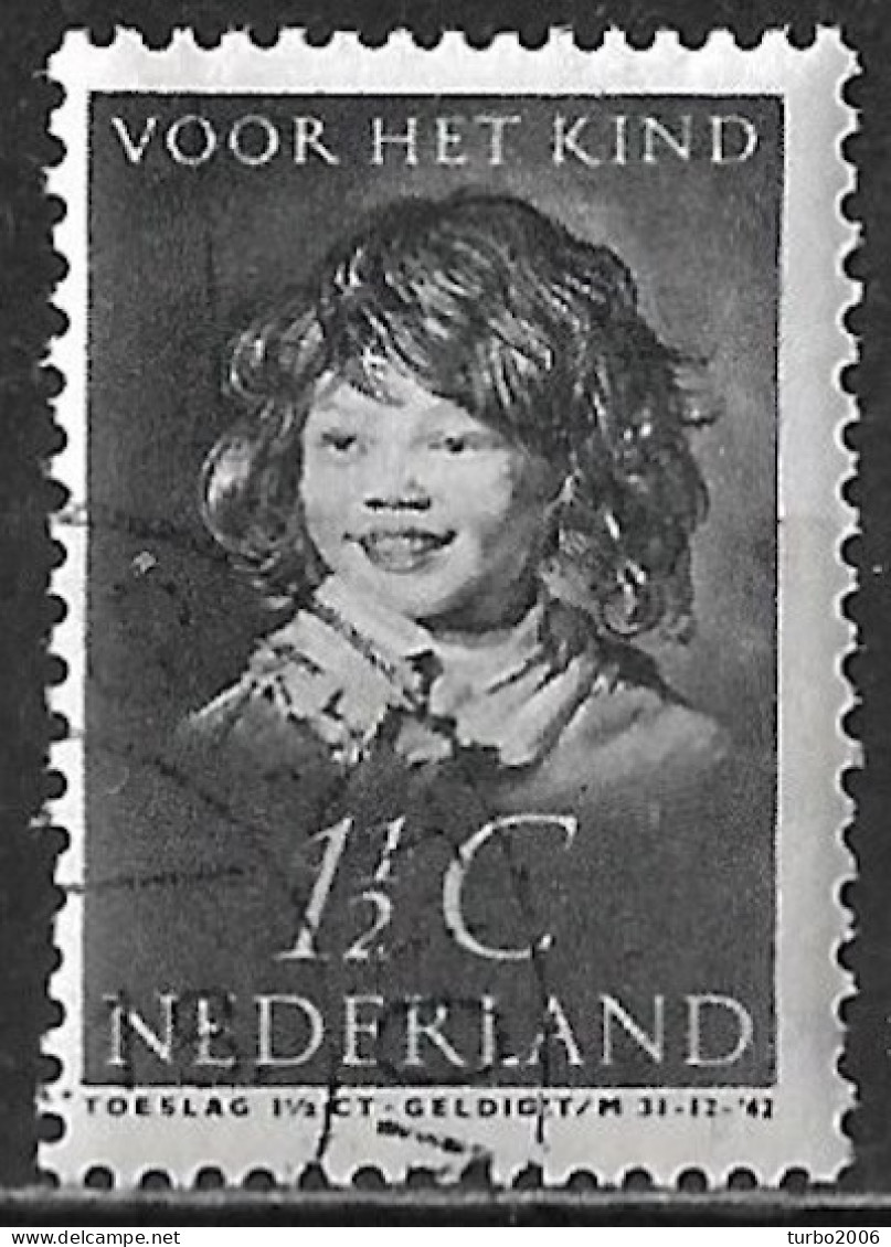 Afwijking Vertikaal Zwart Lijntje Links Van Het Hoofd In 1937 Kinderzegels 1½ + 1½ Cent Grijszwart NVPH 300 - Variétés Et Curiosités