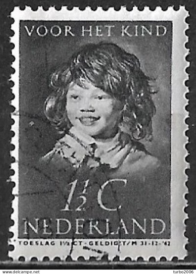 Afwijking Vertikaal Zwart Lijntje Links Van Het Hoofd In 1937 Kinderzegels 1½ + 1½ Cent Grijszwart NVPH 300 - Plaatfouten En Curiosa