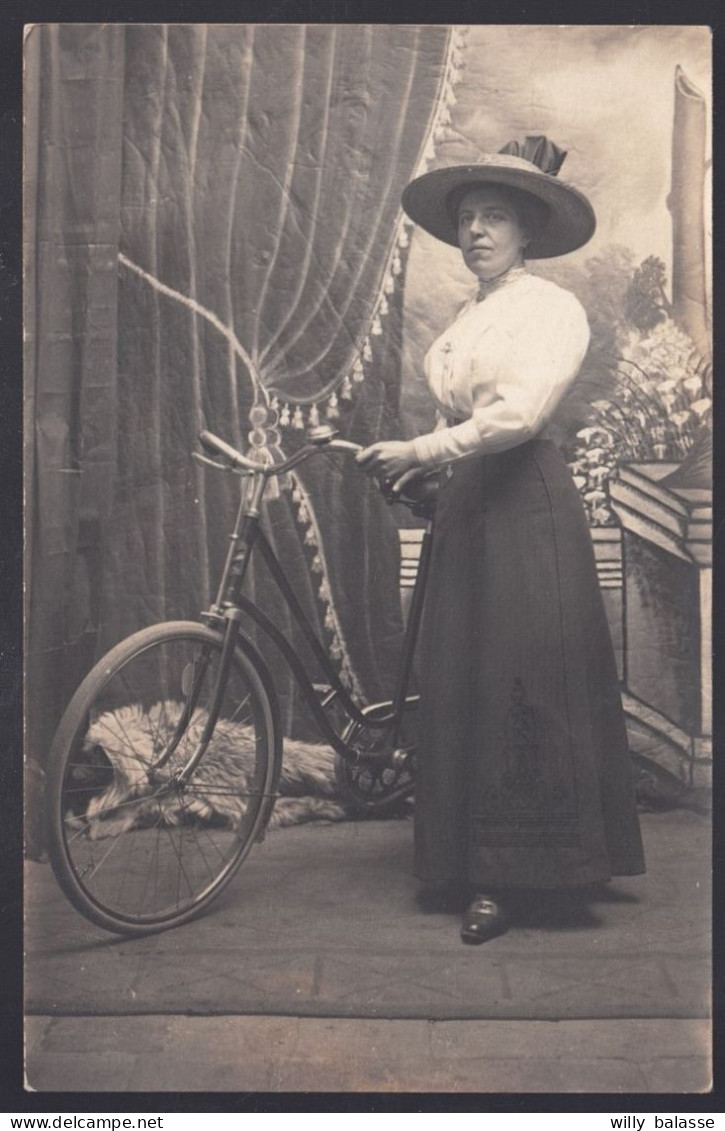 +++ Photo Carte - Photog. Nicot à BRAINE LE COMTE - Femme Avec Son Vélo - Cycle  // - Braine-le-Comte