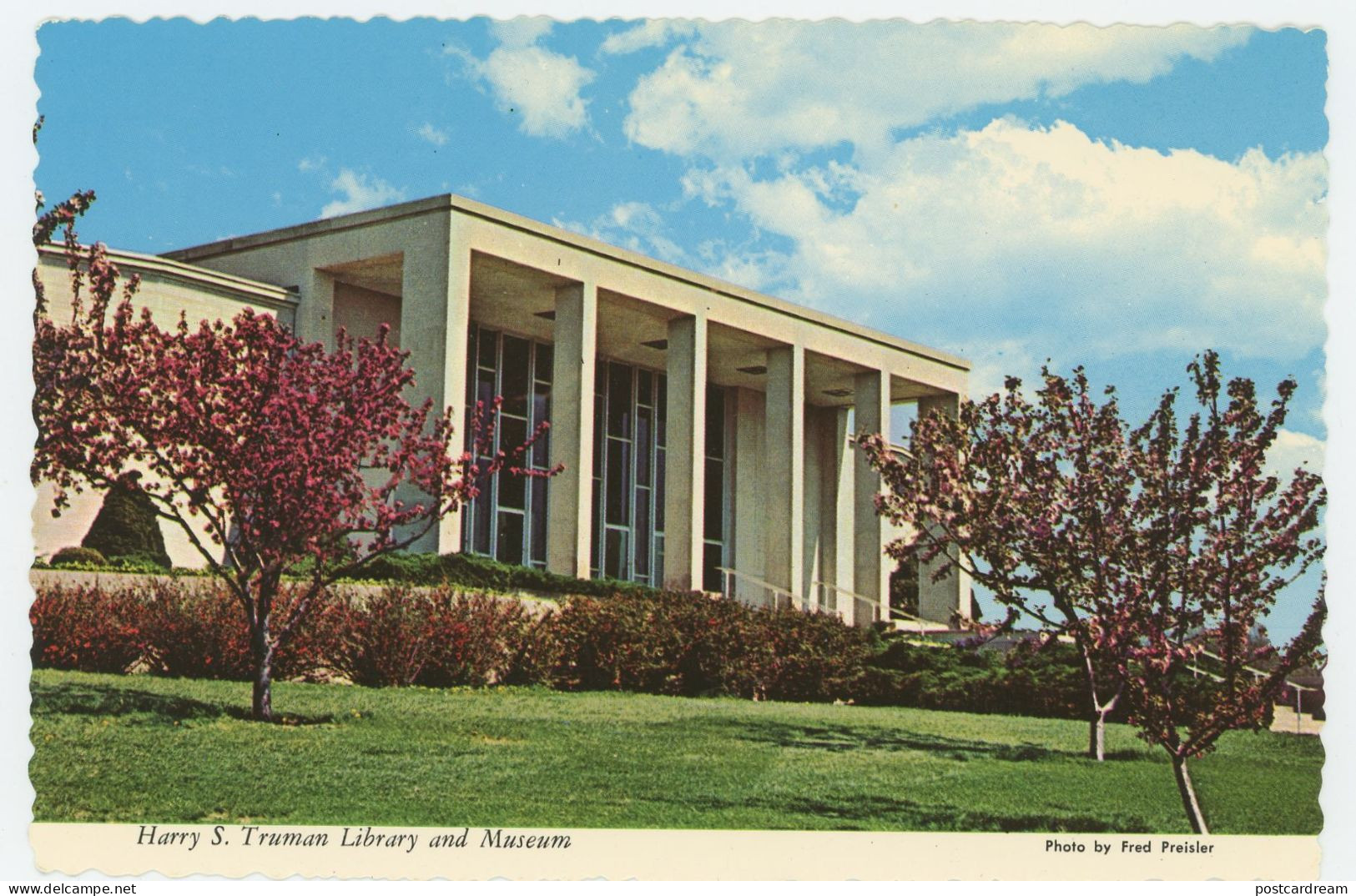 Independence Missouri - Harry S Truman Library And Museum - Postcard - Independence