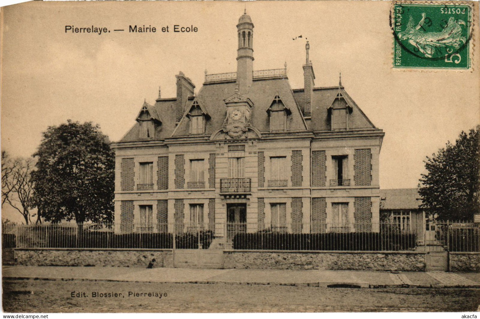 CPA Pierrelaye Mairie Et Ecole (1340098) - Pierrelaye