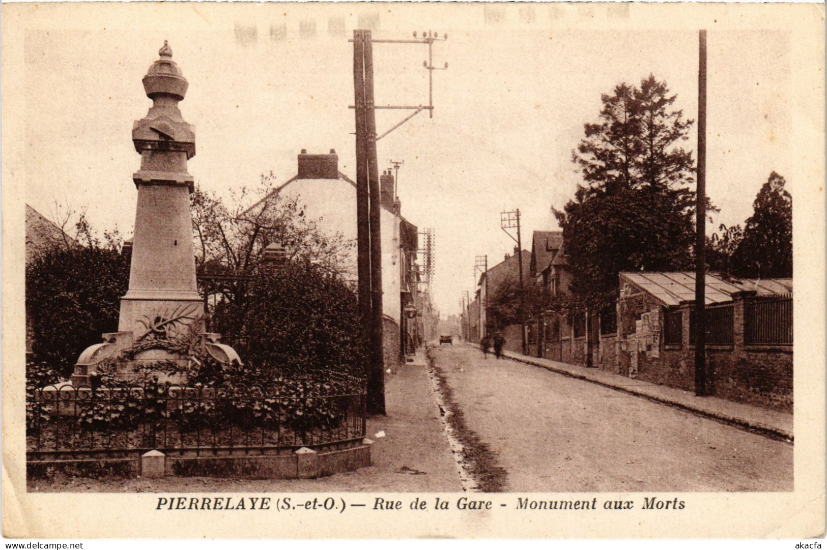 CPA Pierrelaye Rue De La Gare Monument Aux Morts (1340303) - Pierrelaye