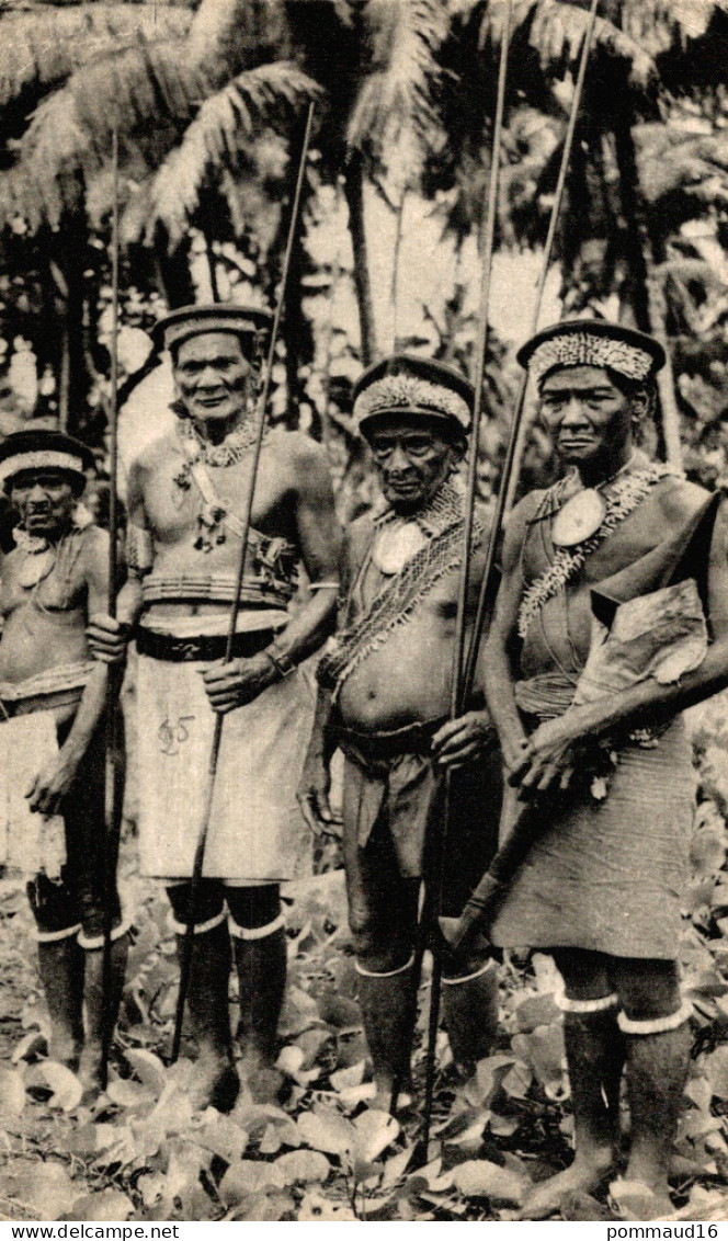 CPA Dans Le Village De Bougainville, Iles Salomon - Isole Salomon