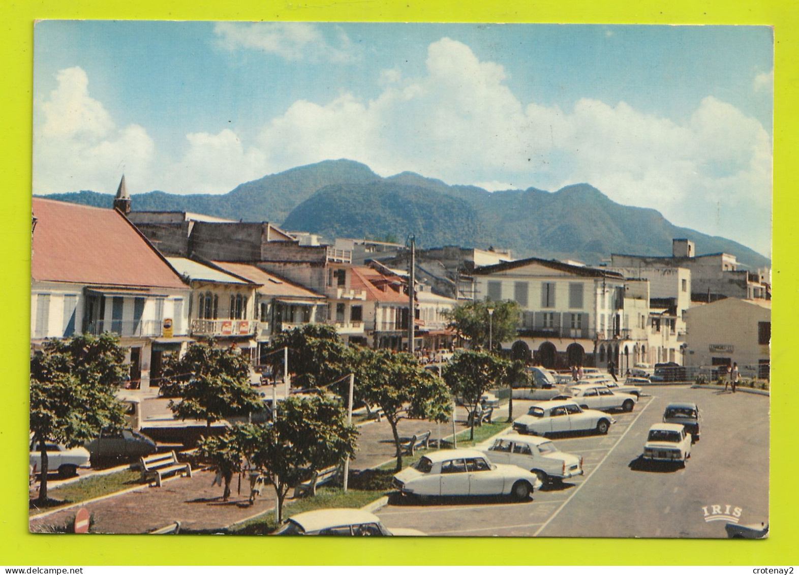 Guadeloupe BASSE TERRE N°5481 Place Cours Nolivos VOIR ZOOMS Citroën DS Peugeot 504 404 Renault R8 PUB Pepsi & Coca Cola - Basse Terre