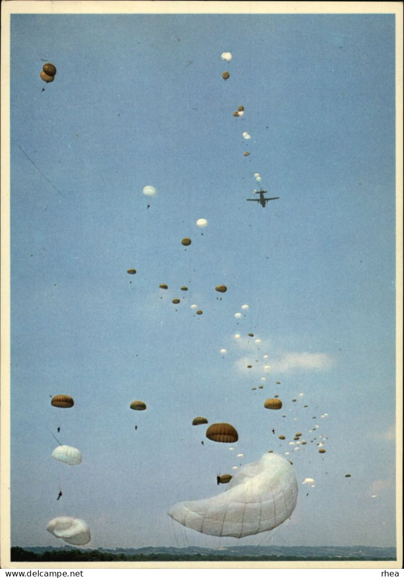 PARACHUTISME - Parachutiste - Grande Carte - Avion TRANSALL C 160, Largages - Militaria, Armée De L'air - Parachutisme