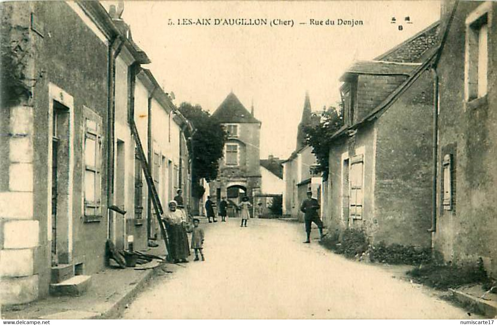 Cpa LES AIX D' ANGILLON 18 Rue Du Donjon - Les Aix-d'Angillon