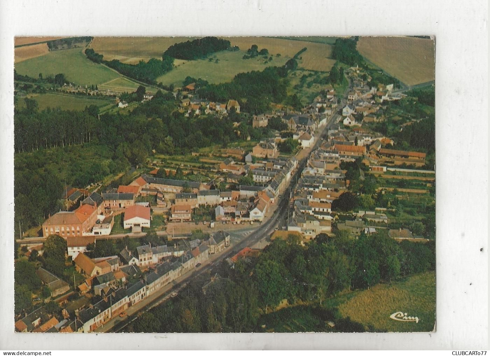 Marseille-en-Beauvaisis (60) : Vue Aérienne Générale Au Niveau Du Quartier De La Rue Principale En 1980 GF. - Marseille-en-Beauvaisis