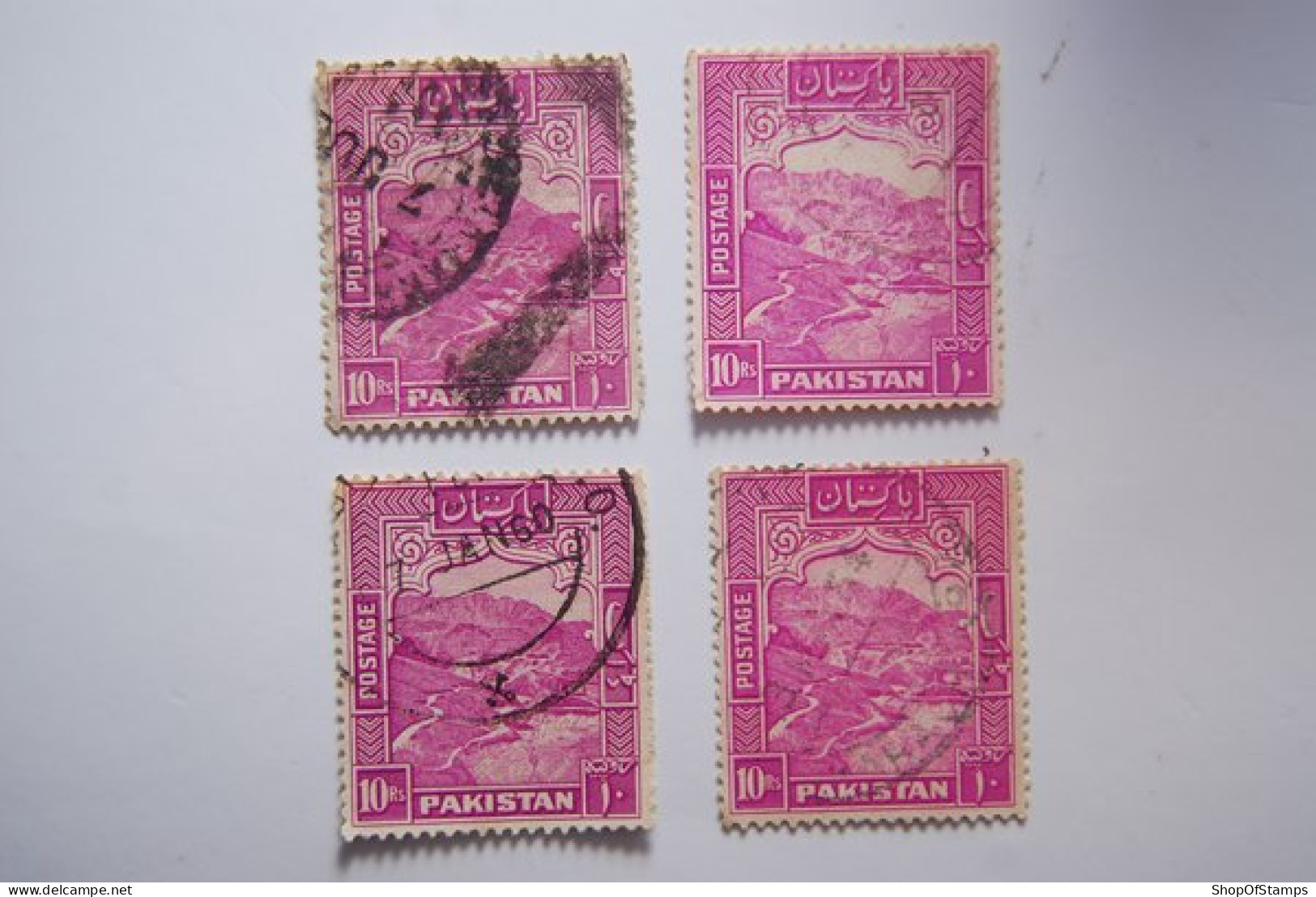 PAKISTAN SG 41   KHYBER Rs10 P13 DIFFERENT PAPER - Pakistan