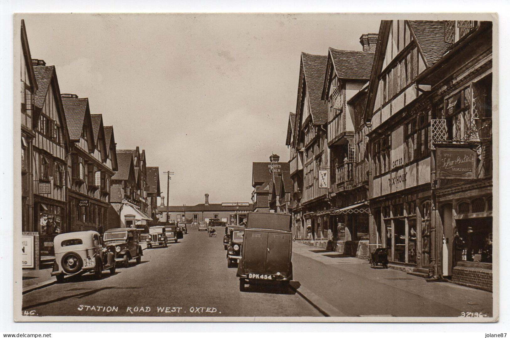 CPA    SURREY    -     STATION ROAD WEST. OXTED      VIEILLES VOITURES - Surrey