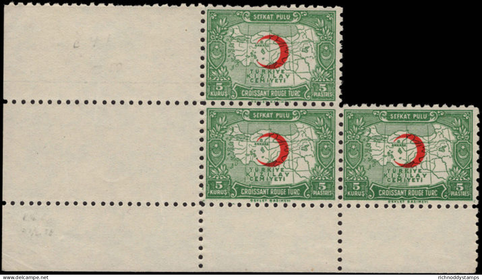 Turkey 1938-43 5k Red Cross Perf 10 DEVLET Block Of 3 Unmounted Mint. - Nuevos