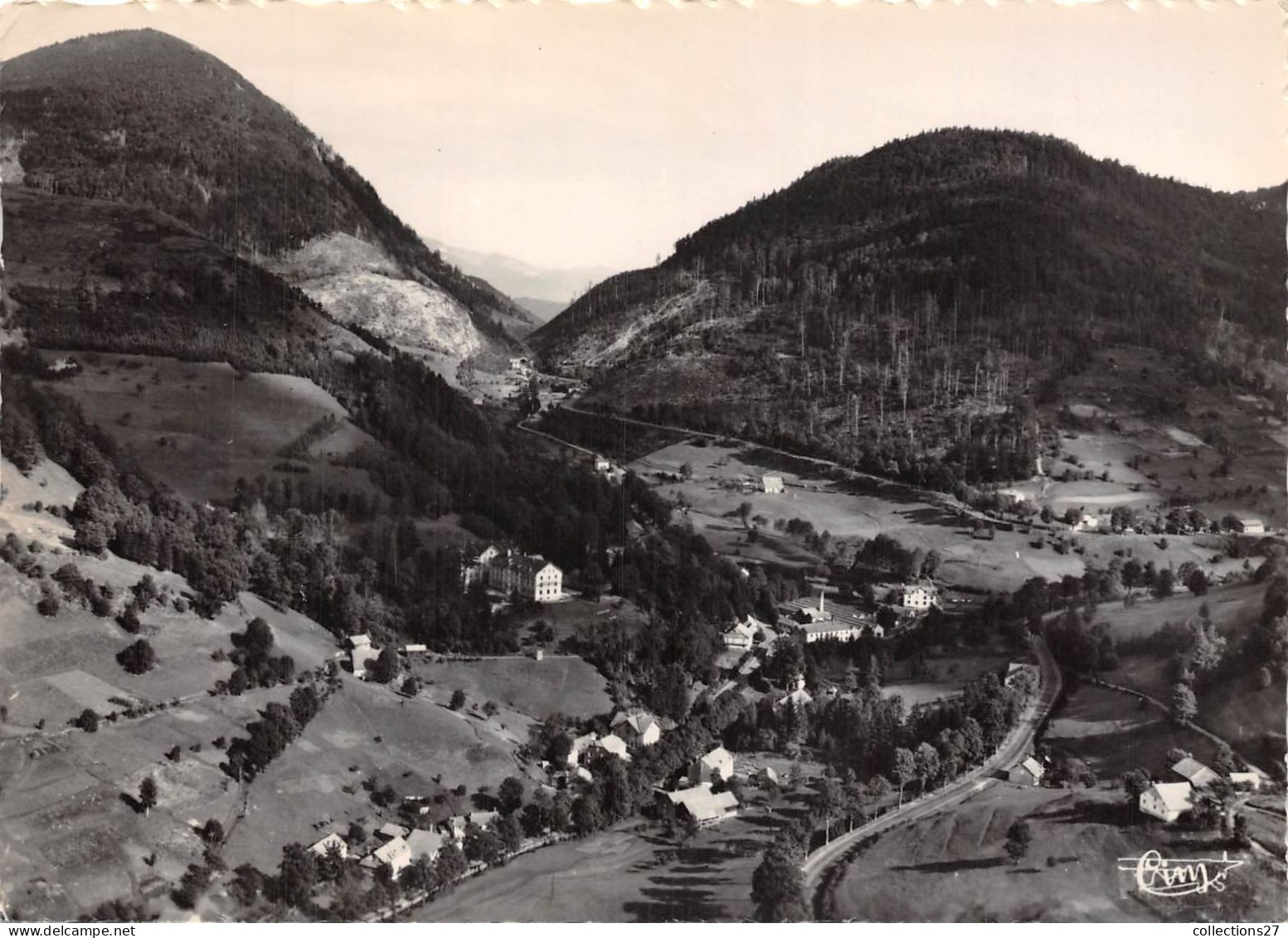 88-BUSSANG- VUE AERIENNE PANORAMIQUE GRAND HÔTEL DES SOURCES ET LE COL DE  BUSSANG - Bussang