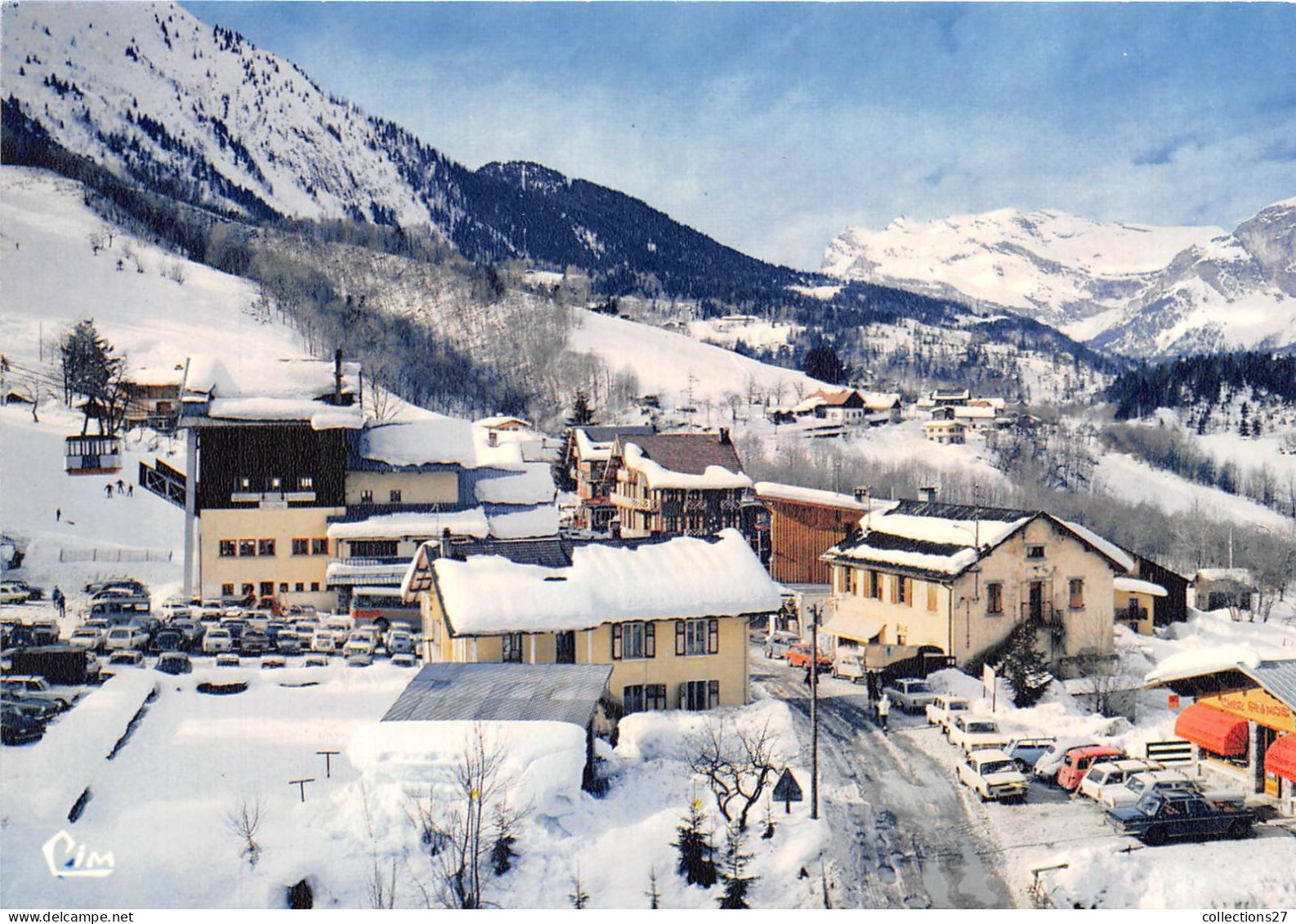 74-LES-HOUCHES- MONT-BLANC- VUE PARTIELLE DE LA STATION QUARTIER DU TELEPHERIQUE - Les Houches