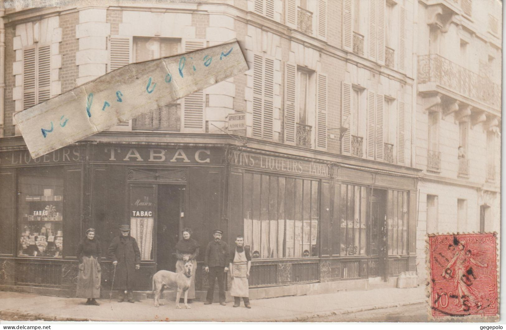ASNIERES Sur SEINE - On Pose Devant Le Tabac - Vins - Liqueurs En 1907 à Localiser ( Carte Photo  ) - Asnieres Sur Seine