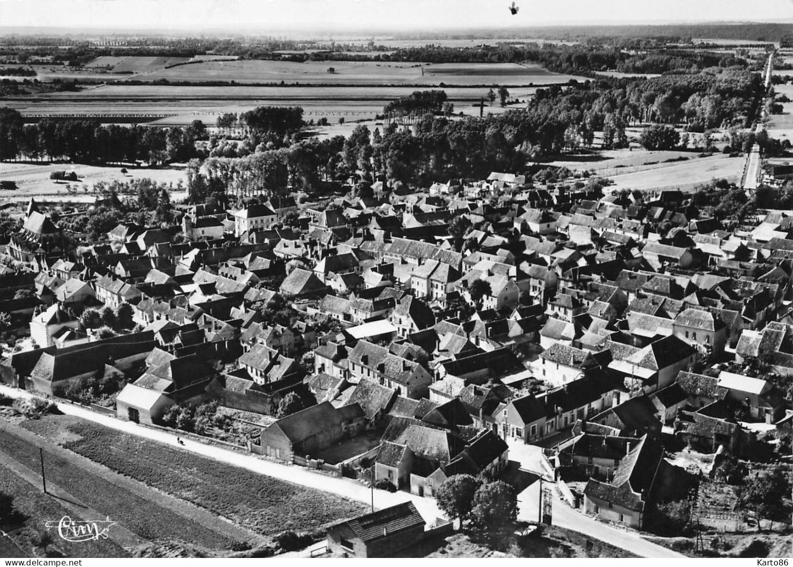 Ligny Le Châtel * Vue Aérienne Sur Le Village - Ligny Le Chatel