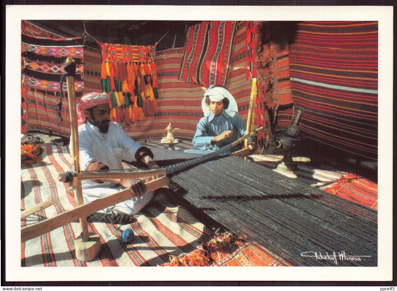 ARABIE SAOUDITE WEAVING OF A TRADITIONAL BEDUIN RUG 17 X 12 CM - Arabie Saoudite