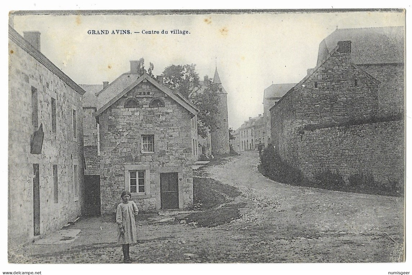 GRAND AVINS  --  Centre Du Village - Clavier