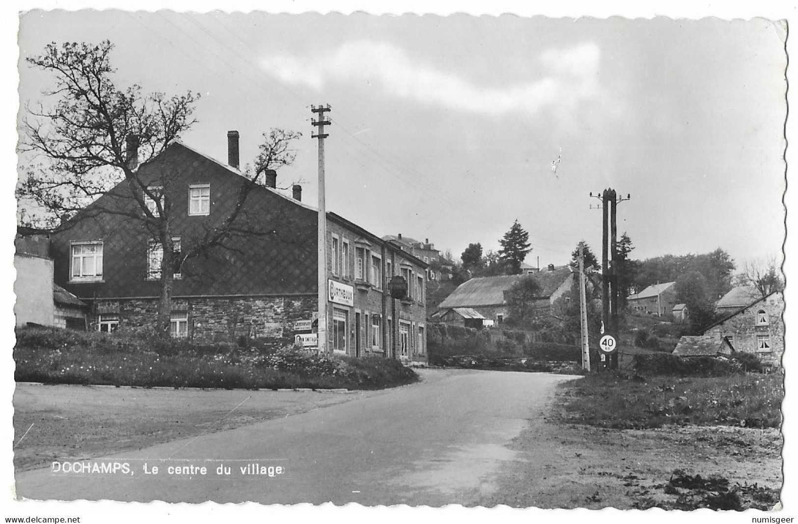 DOCHAMPS  --  Le Centre Du Village - Manhay