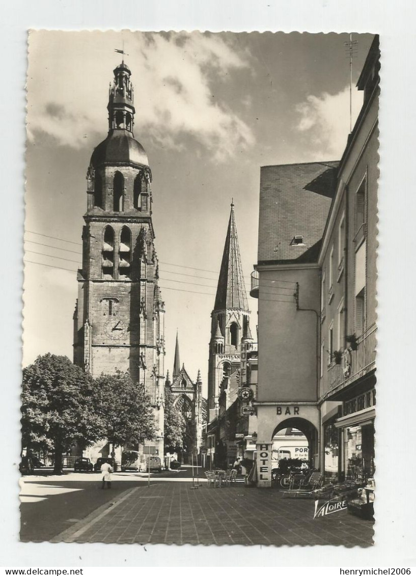 41 Vendome La Tour Saint Martin , église De La Trinité Bar Hotel Sur La  Place Ed Photo Valoire - Vendome