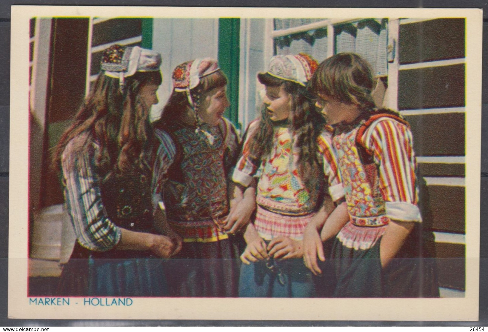 PAYS-BAS    LOT De 5 CPSM   De  ALKMAAR  De MARKEN  Et  VOLENDAM   Animées  Avec COSTUMES    Non écrites - Collections & Lots