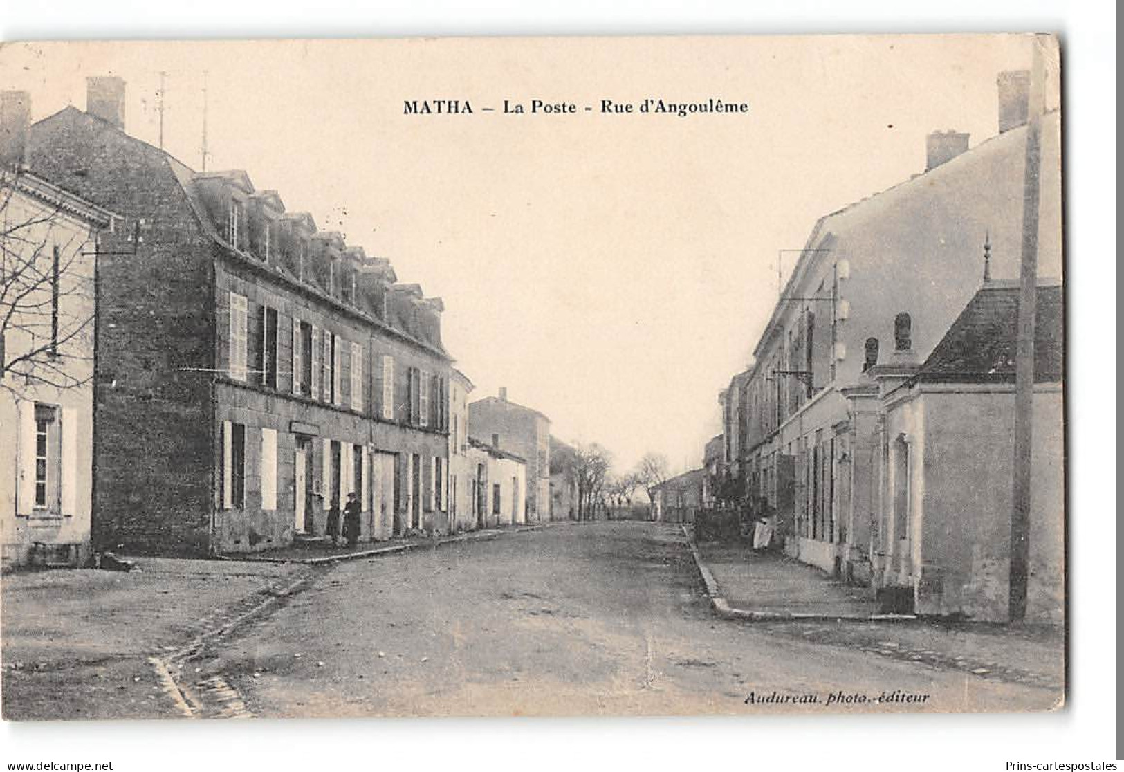 CPA 17 Matha La Poste Rue D'Angouleme - Matha