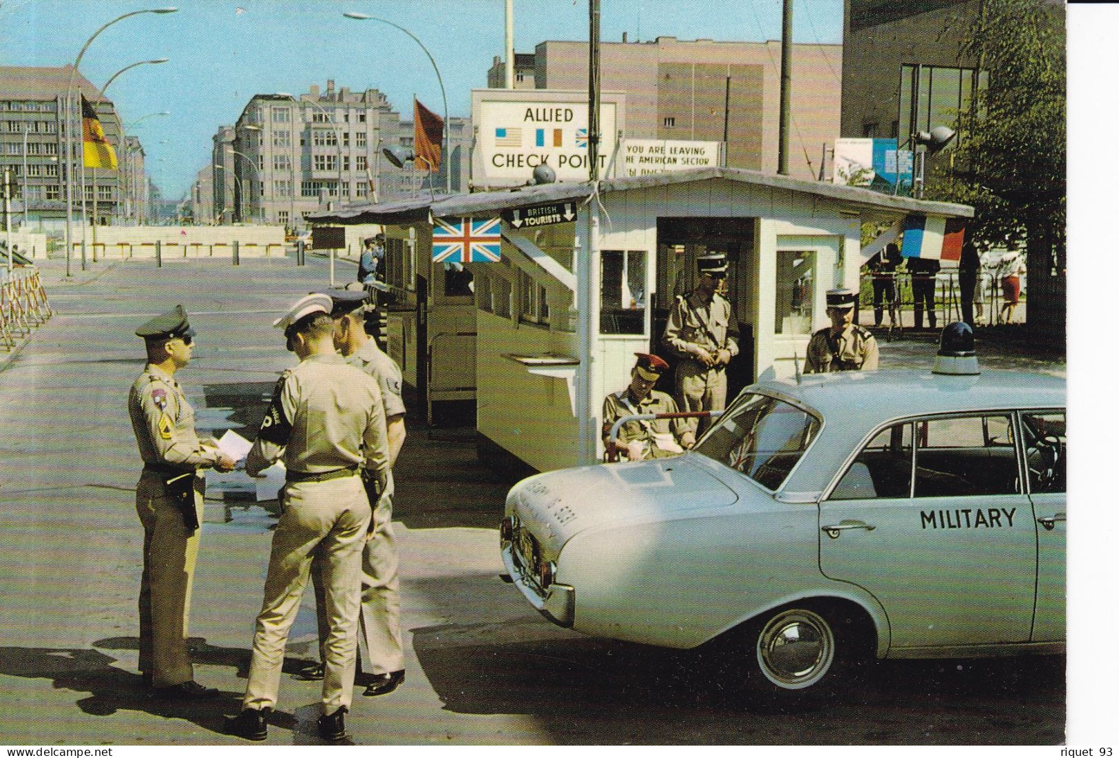 BERLIN - FriedrichstraBe - Checkpoint Charlie - Friedrichshain