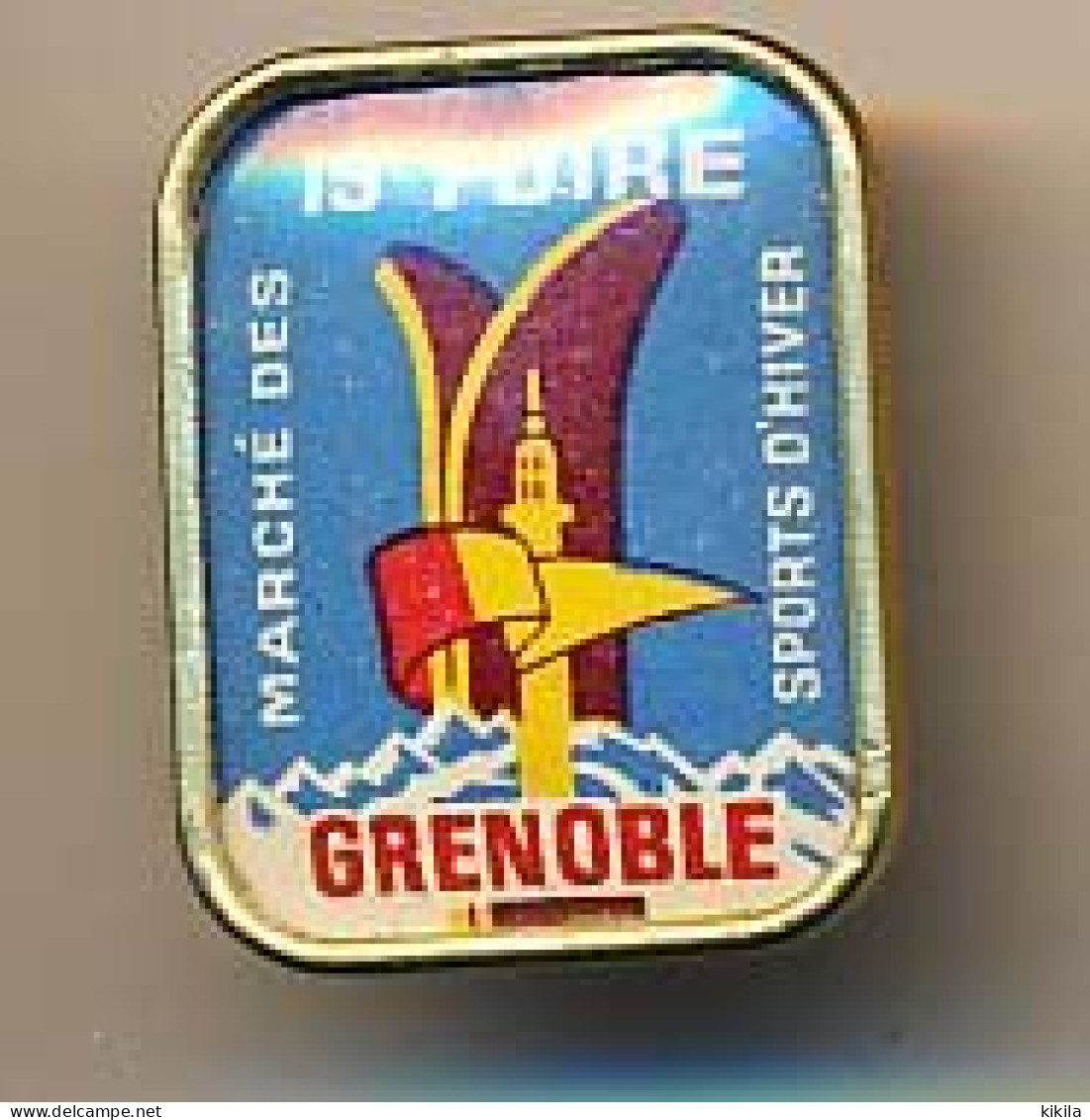 Broche Métallique 20 X 27mm "19° Foire Des Sports D'Hiver Grenoble" Isère 1966 - Spille