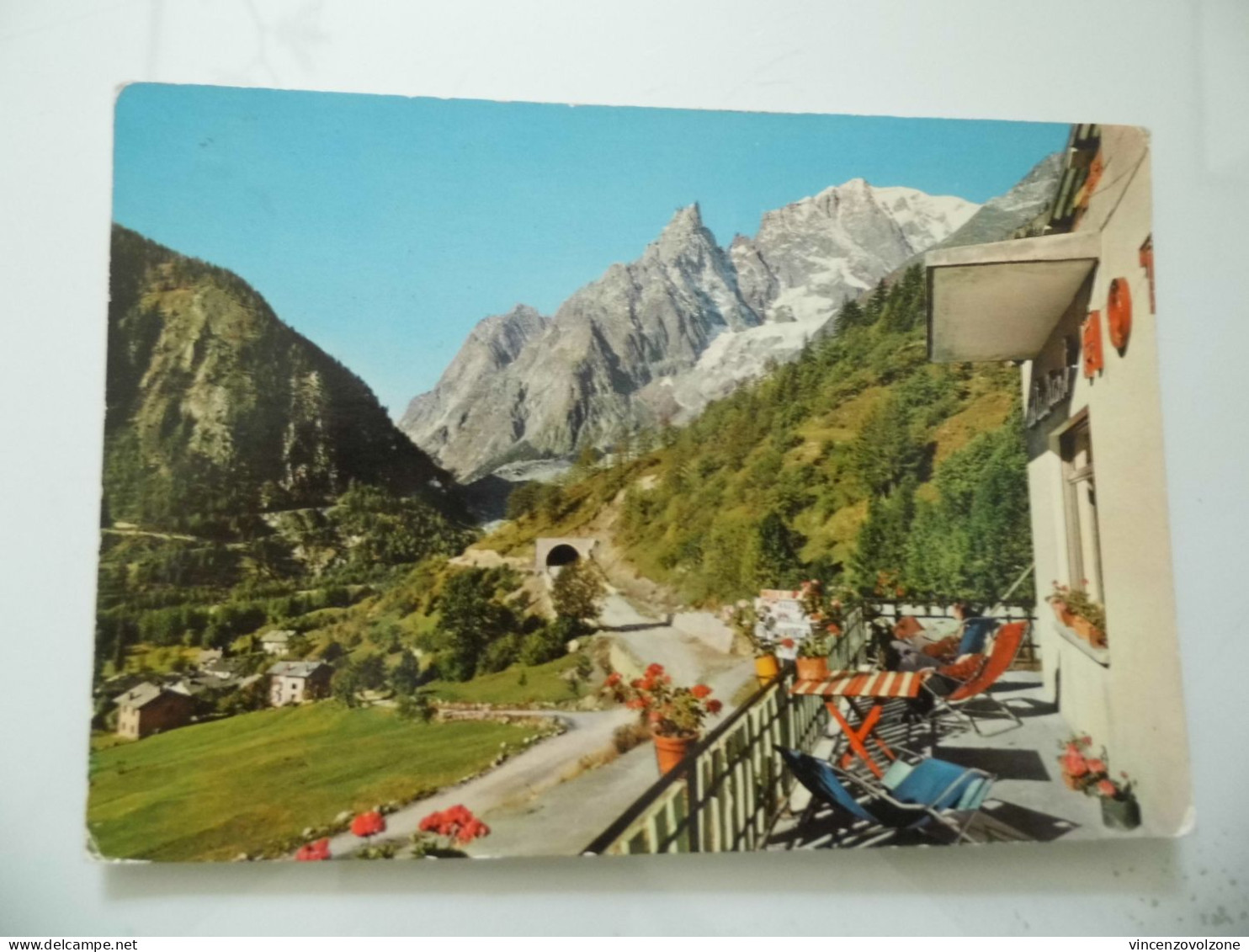 Cartolina "COURMAYEUR All'imbocco Del Traforo - Sfondo Monte Bianco" - Aosta