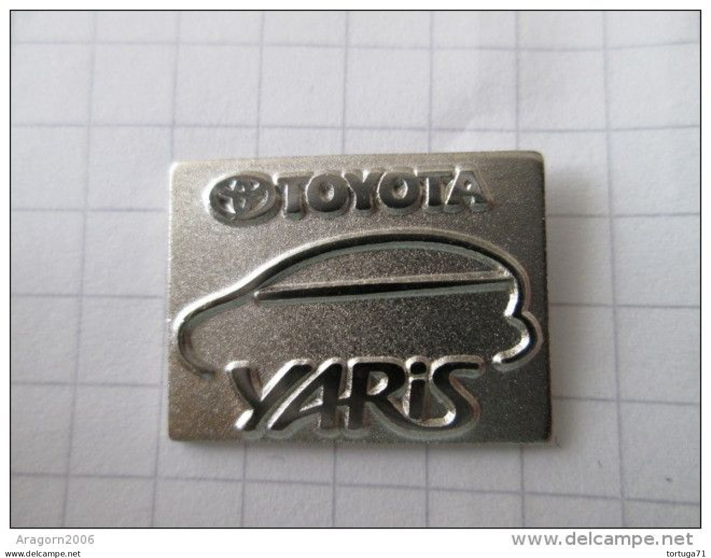 Toyota Yaris Ansteckknopf PIN Silberfarben - Toyota