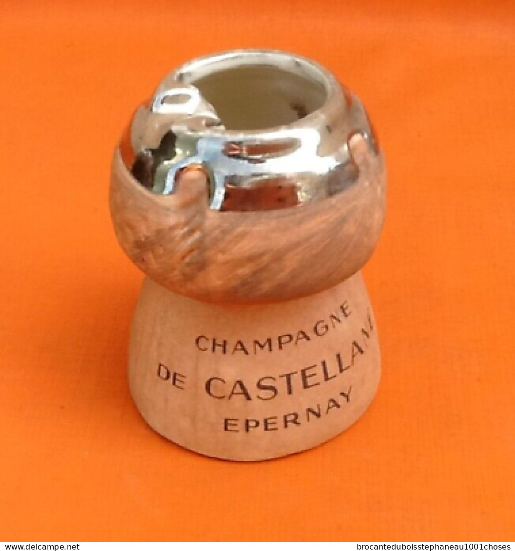 Cendrier Céramique Forme Bouchon De Champagne Champagne De Castellane Epernay Villenauxe En Champagne France - Ashtrays