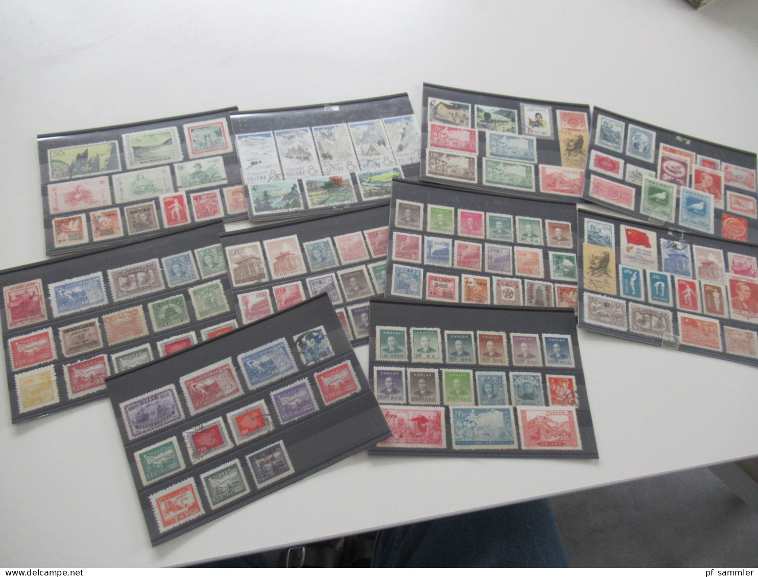 China / VR China Kleines Lot Mit 10 Steckkarten Uns Insgesamt 136 Marken Viel 1950 / 60er Jahre * / O Fundgrube ??!! - Unused Stamps
