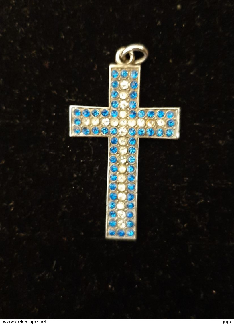 Autres Collections - Bijoux -  Croix En Métal Avec Des Strass Bleu Et Blanc - Other & Unclassified